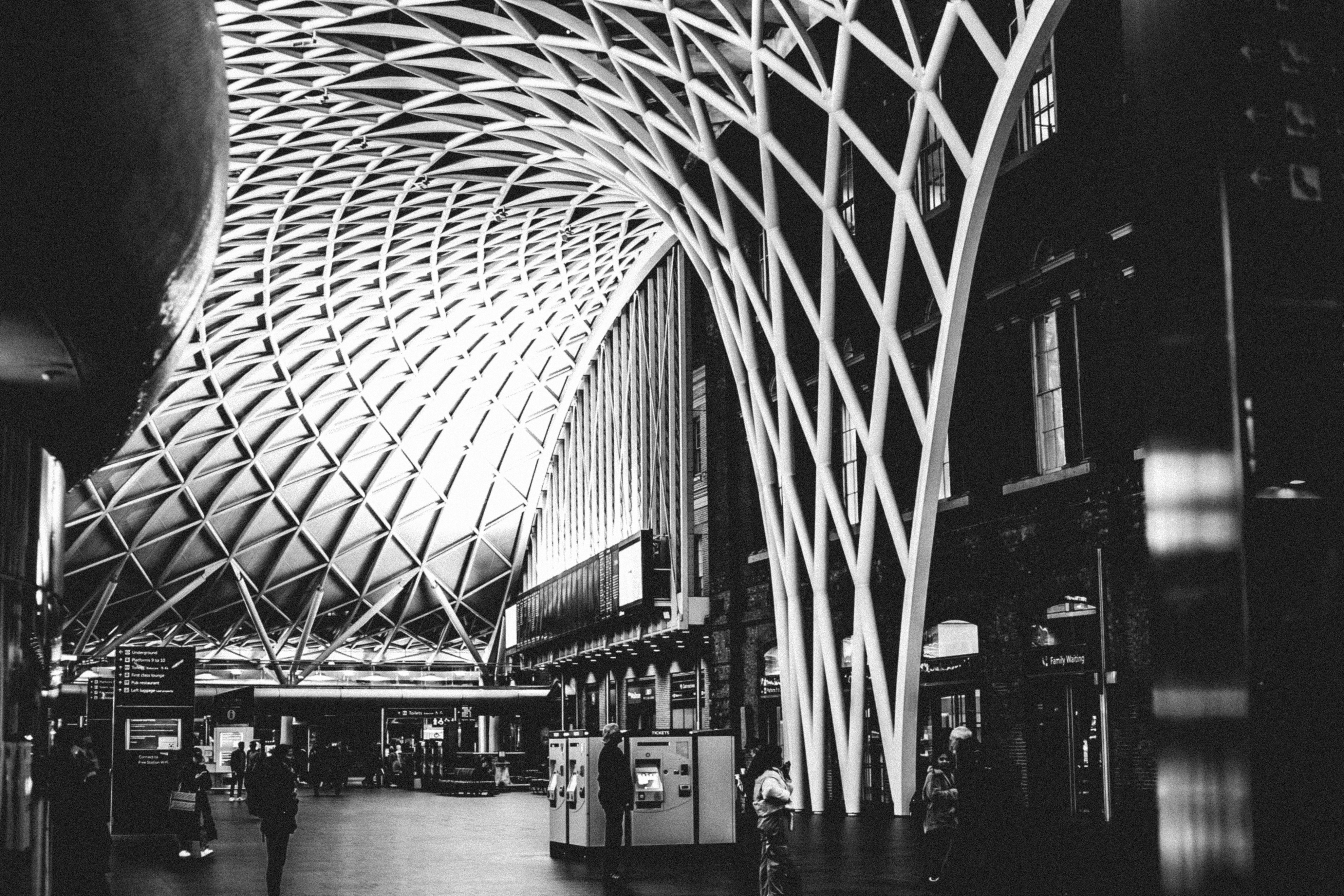 a black and white photo of a train station, Kings Cross Train Station