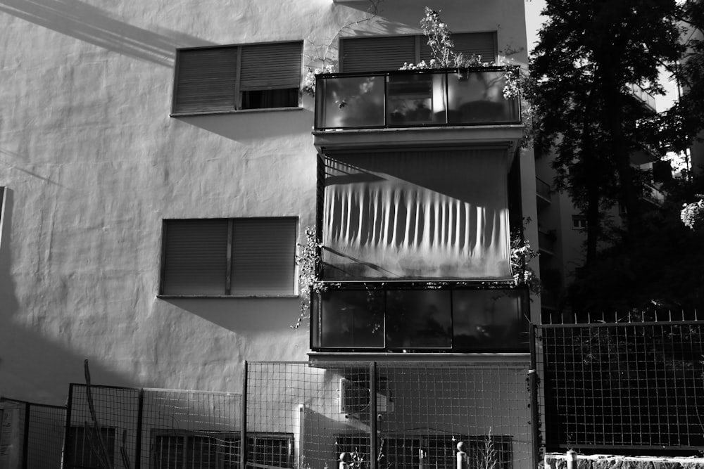 a black and white photo of an apartment building