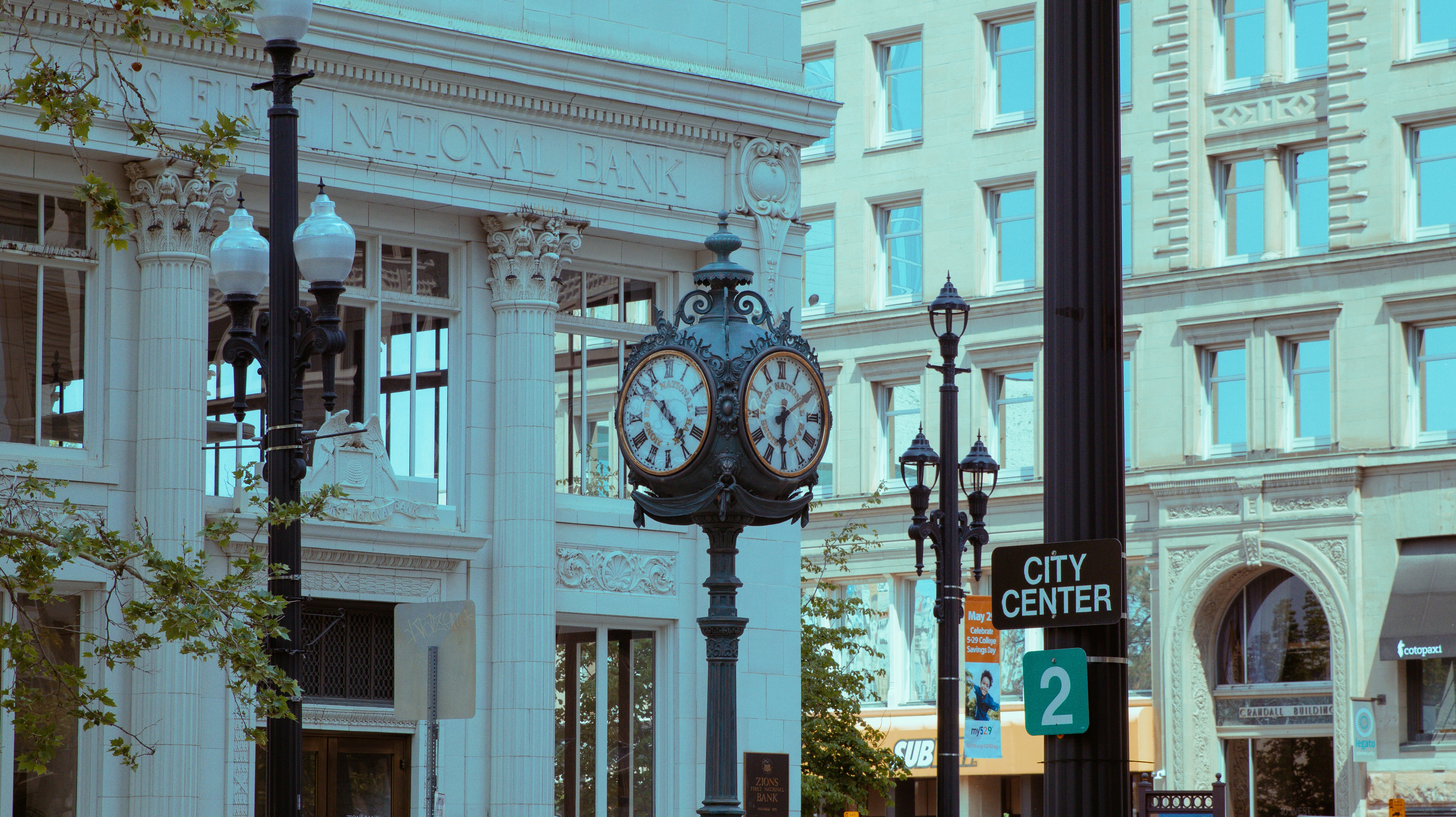 Stop image for Pet-Friendly Nashville Loop on 2 Wheels: 3-Day Motorcycle Escape - a clock on a pole on a city street -  in Southeast USA - Photo by Christopher Limon on Unsplash