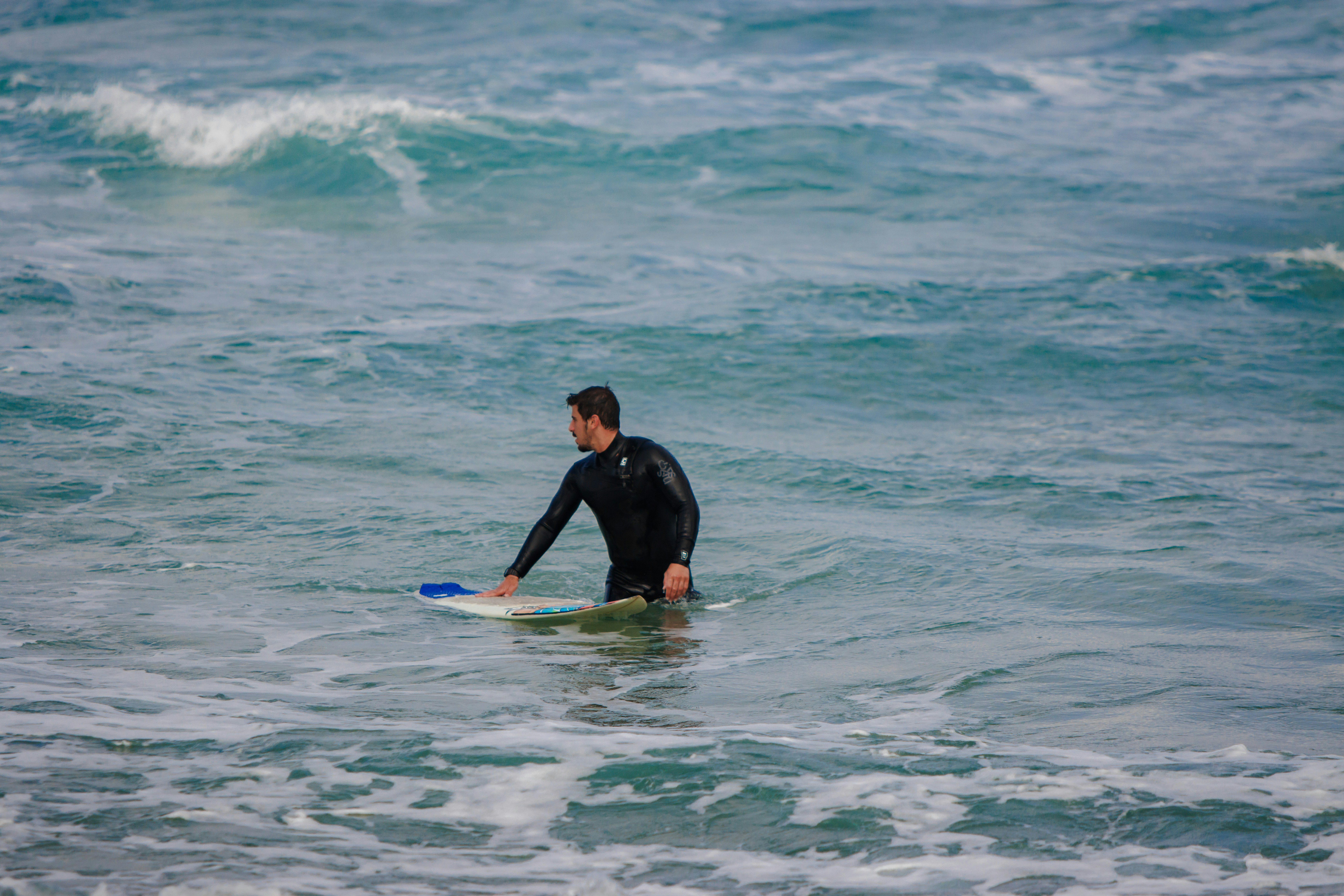 A man riding a surfboard on top of a wave in the ocean photo – Free Man ...