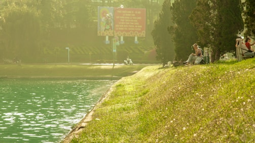 A serene outdoor scene depicting a personal finance coaching session.