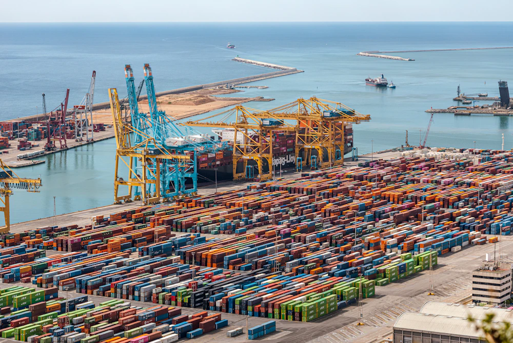 Container port and shipping vessels