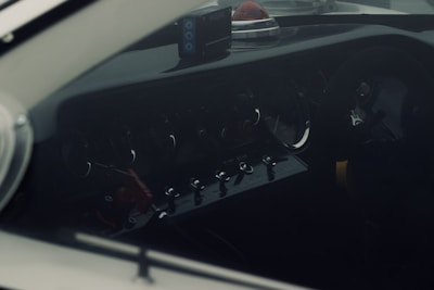 An image illustrating fleet monitoring with real-time alerts.