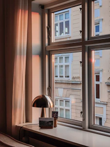 Cozy renovated apartment interior in a historic Saint-Malo building with warm lighting.