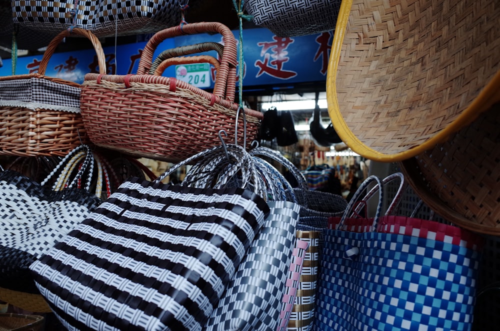 many baskets are hanging from the ceiling in a store