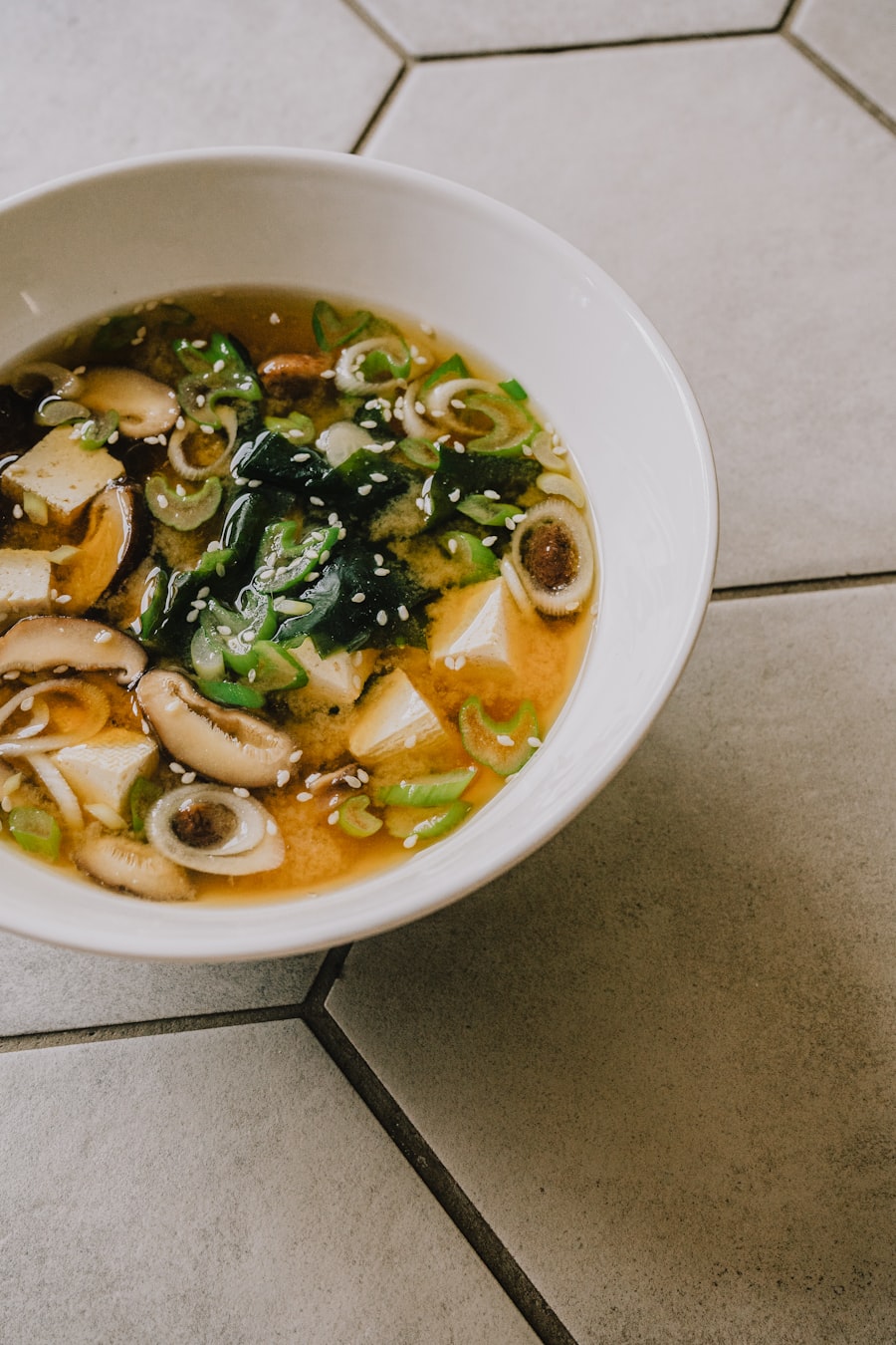 Sopa de Miso con Tofu, Algas y Setas Shiitake