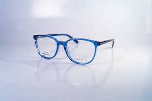 Stylish eyeglass frames designed to perfectly fit šviesprisma’s IoT-enabled lenses.