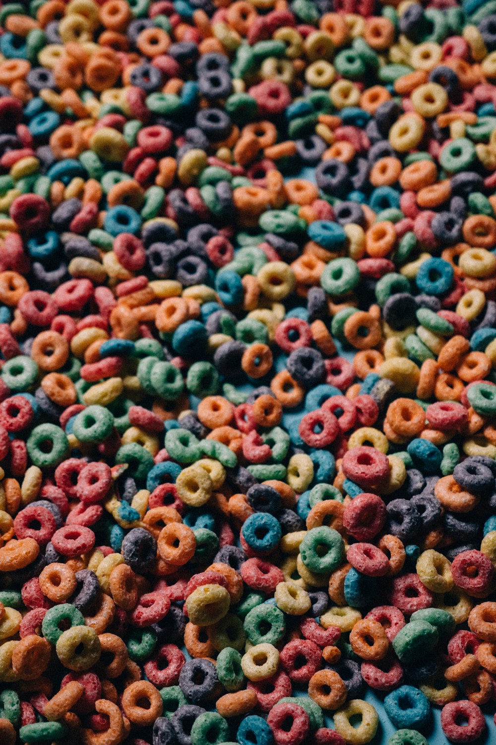 a large amount of cereal that is multicolored