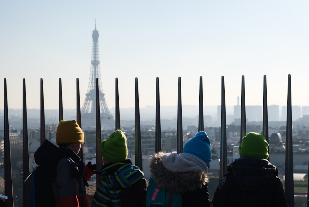 a group of children looking at the eiffel tower