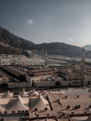 Pilgrims resting in well-arranged tents at Mina, showing clean and organized accommodations.