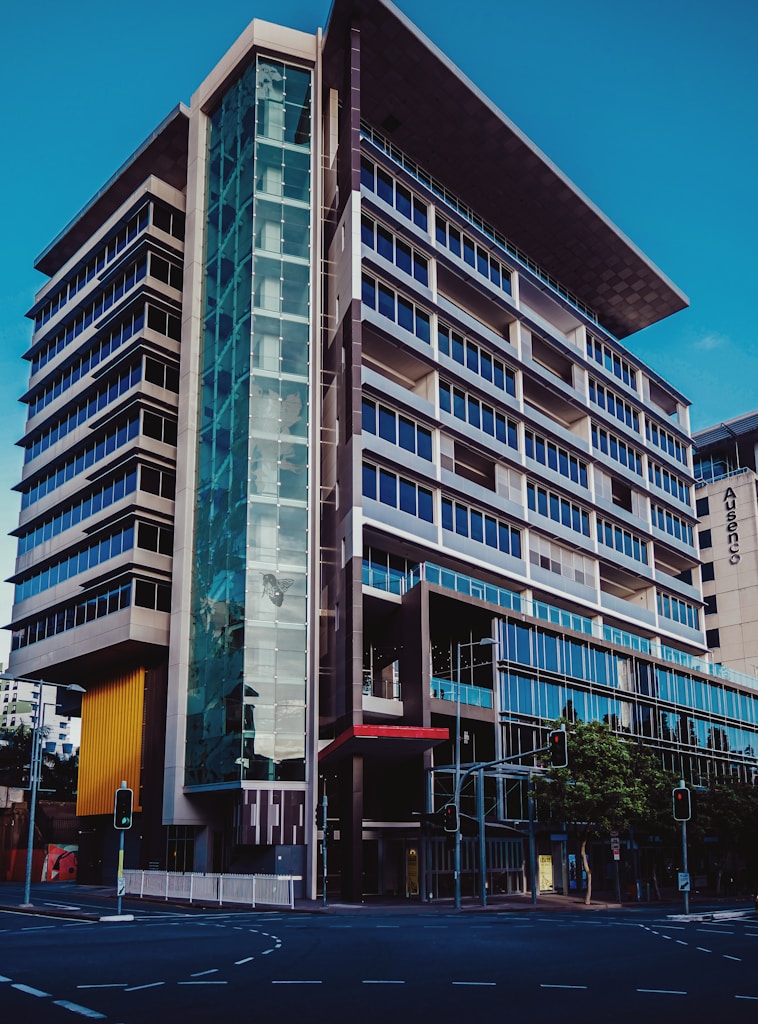 Gedung Komersial Modern