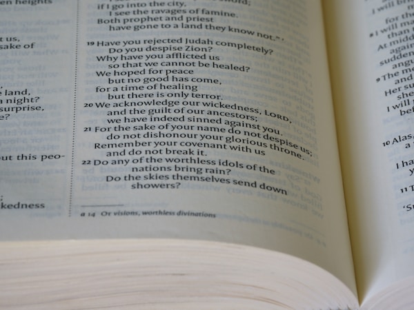 Building a Bible Verse Blog: Themes of Hope, Love, and Strength