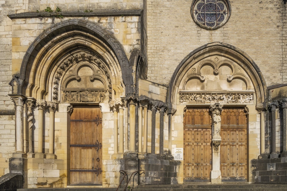 an old building with two large wooden doors