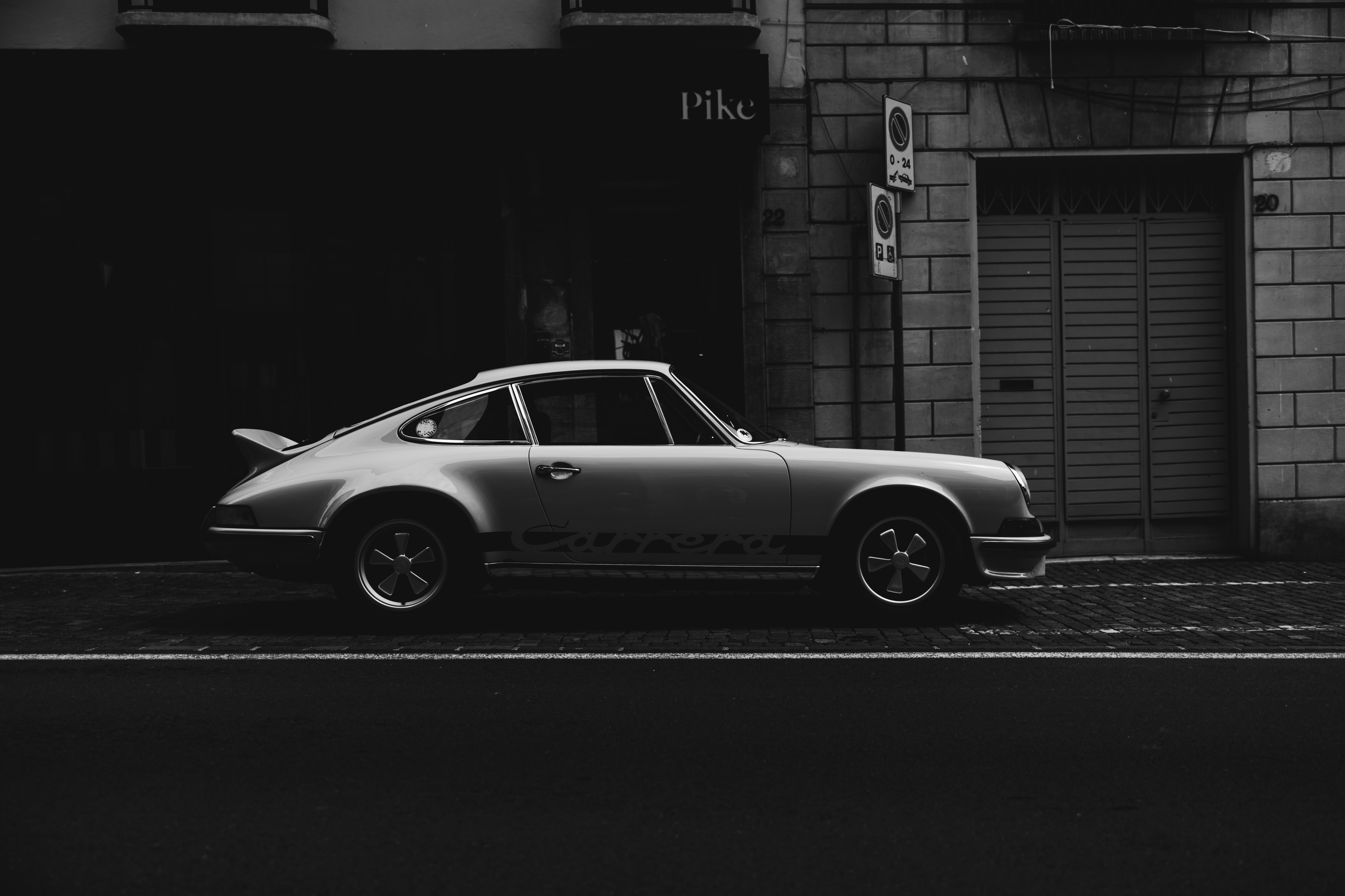 Photo by lorenzohamers