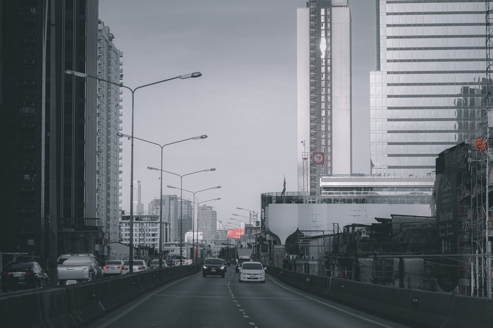 a black and white photo of a city street