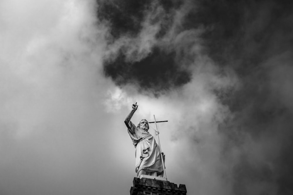 a black and white photo of the statue of liberty