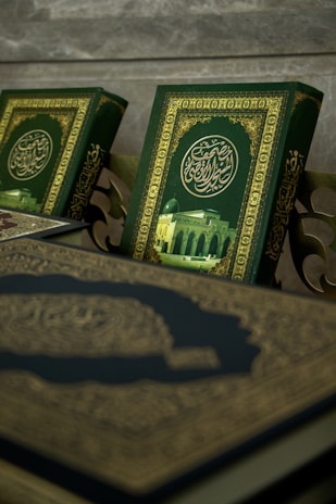 A beautiful image depicting Islamic books.