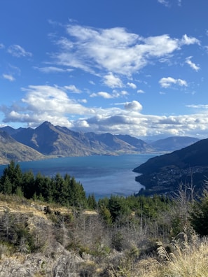 A stunning landscape featuring a serene lake surrounded by mountains.