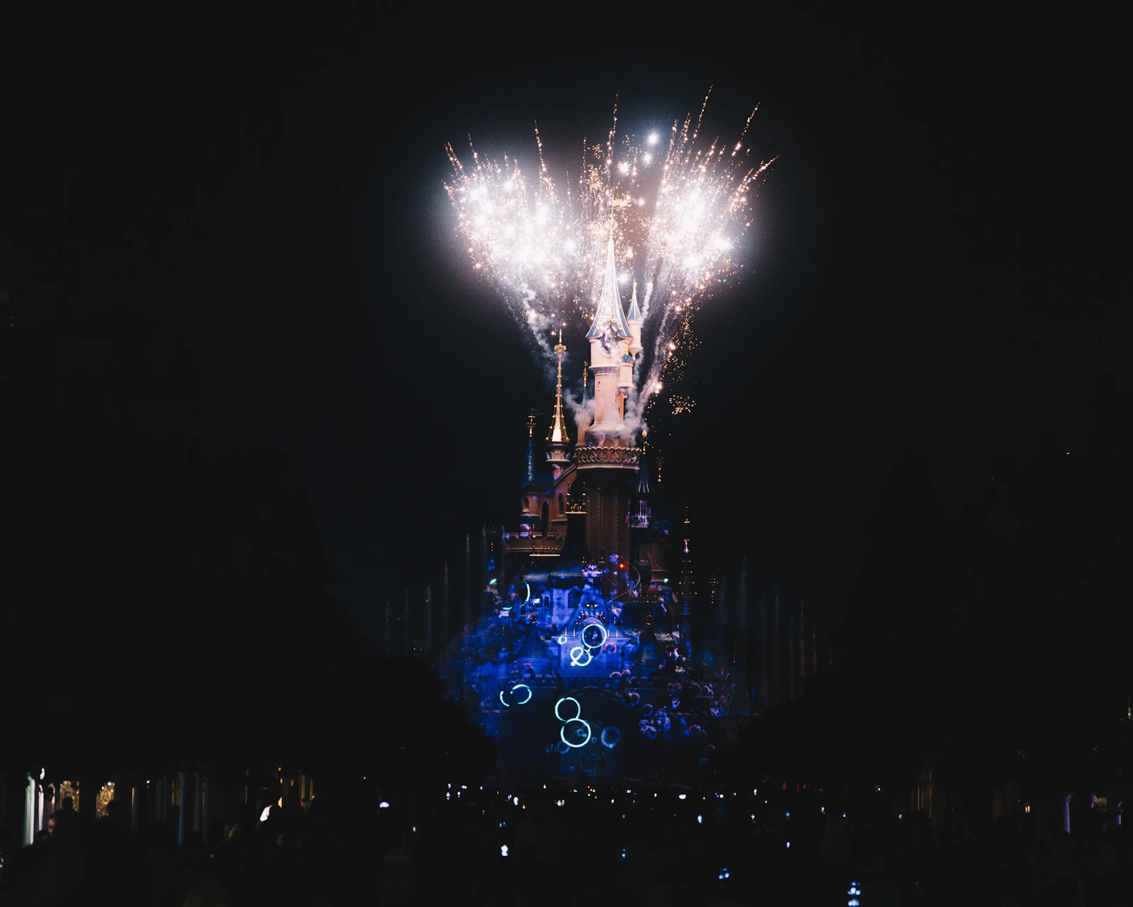 Evening at Disneyland Paris — time dining around the spectacular