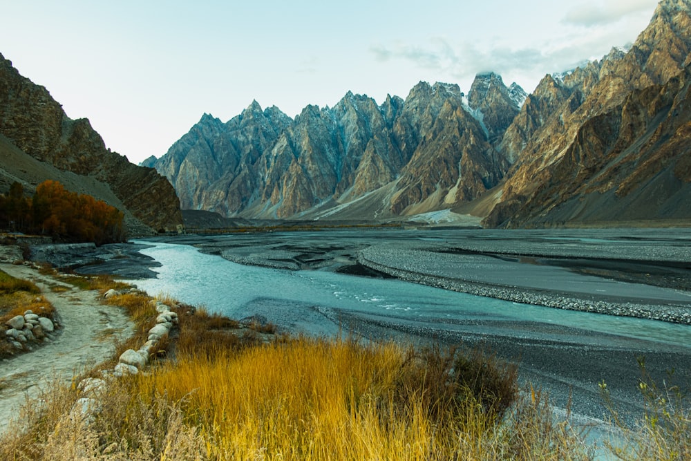 a river running through a valley surrounded by mountains