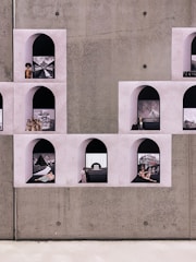 Visual of niche edits being integrated into existing articles.