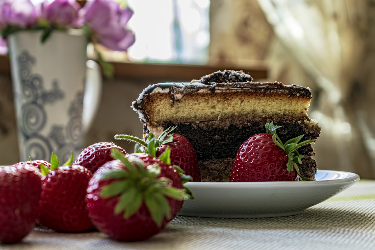 How Do You Stop Fresh Strawberries From Bleeding on a Cake?