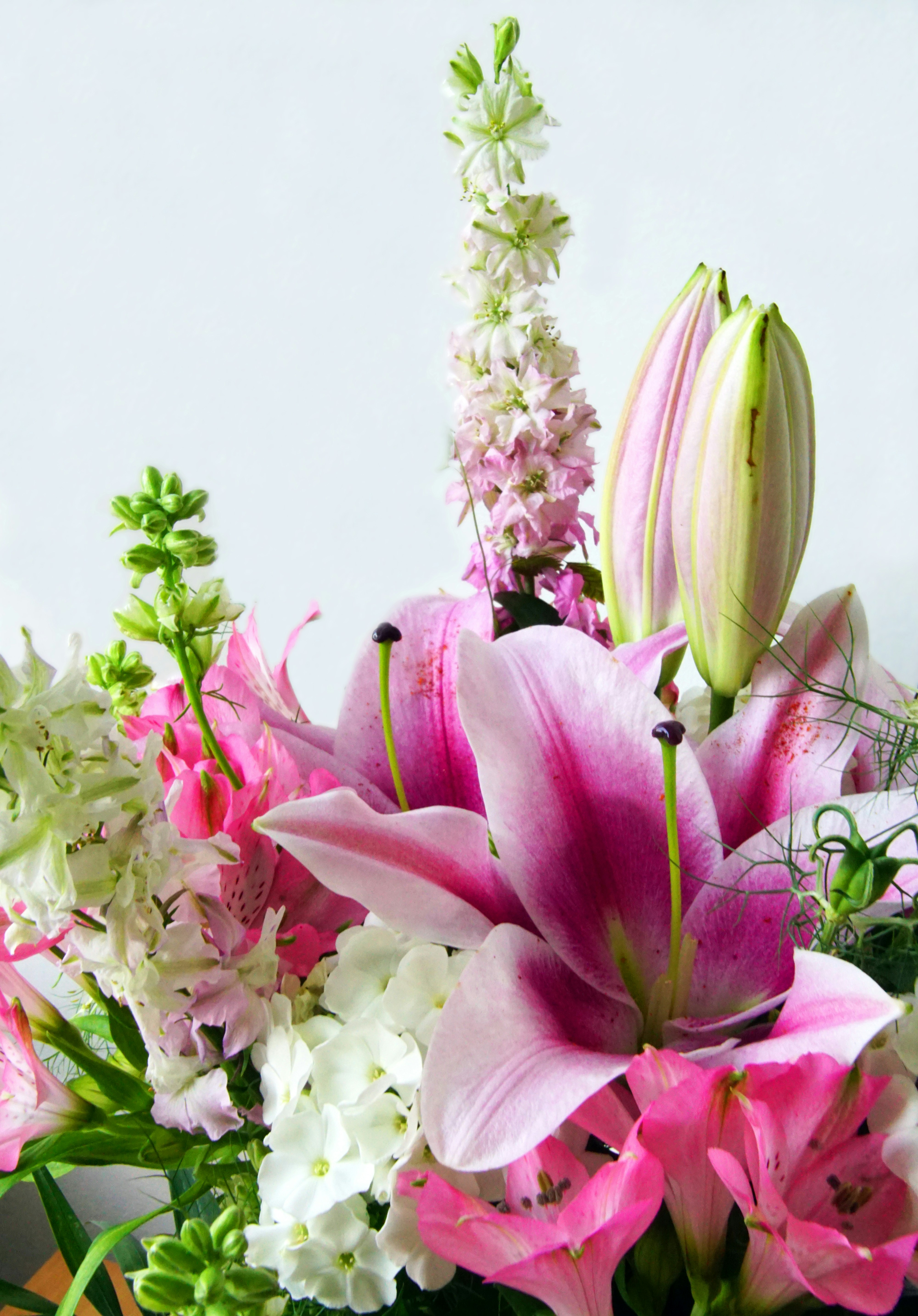 gray computer monitor