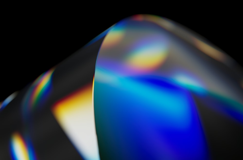 a blurry image of a blue and yellow object