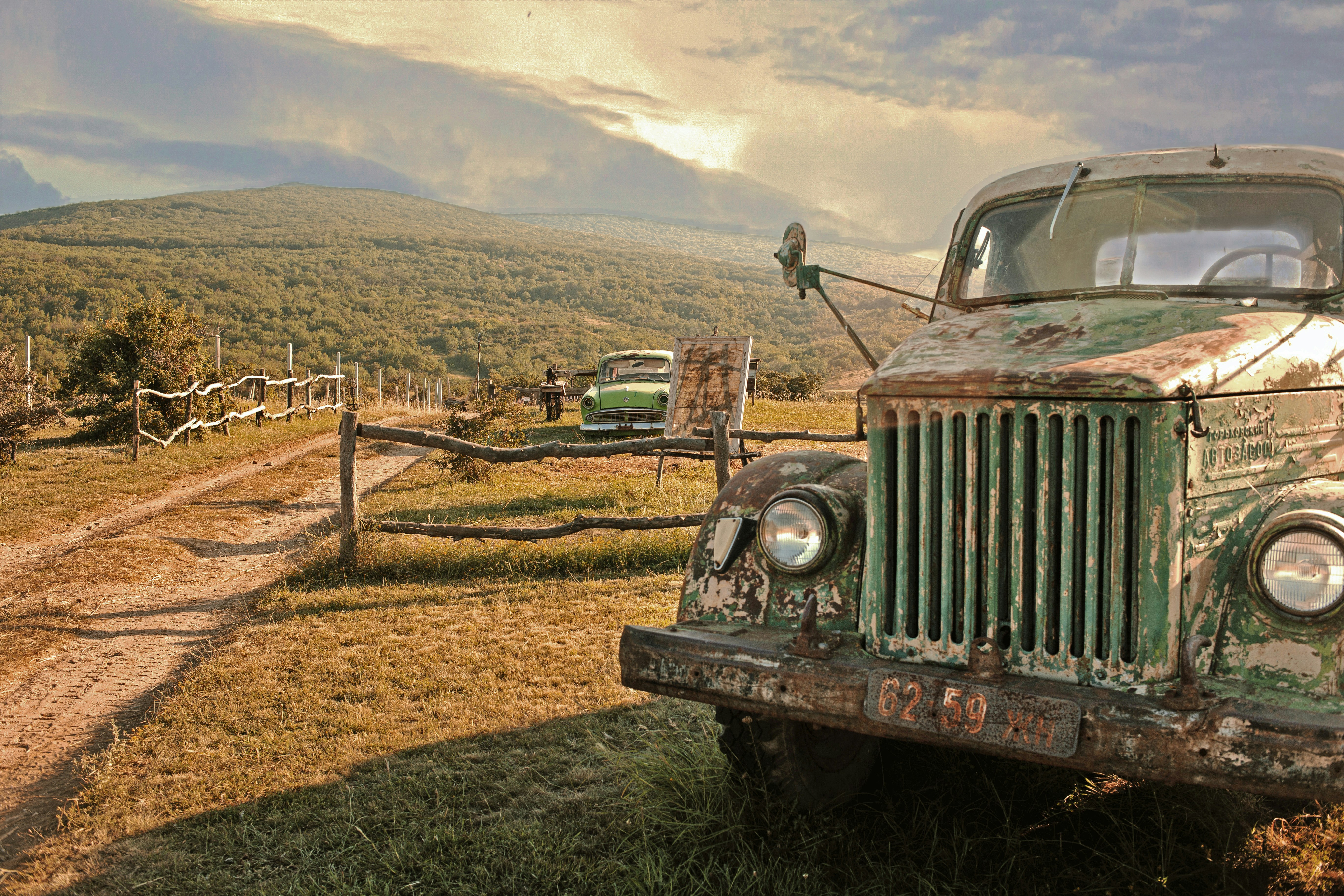 An old truck is parked in a field photo – Free Car Image on Unsplash
