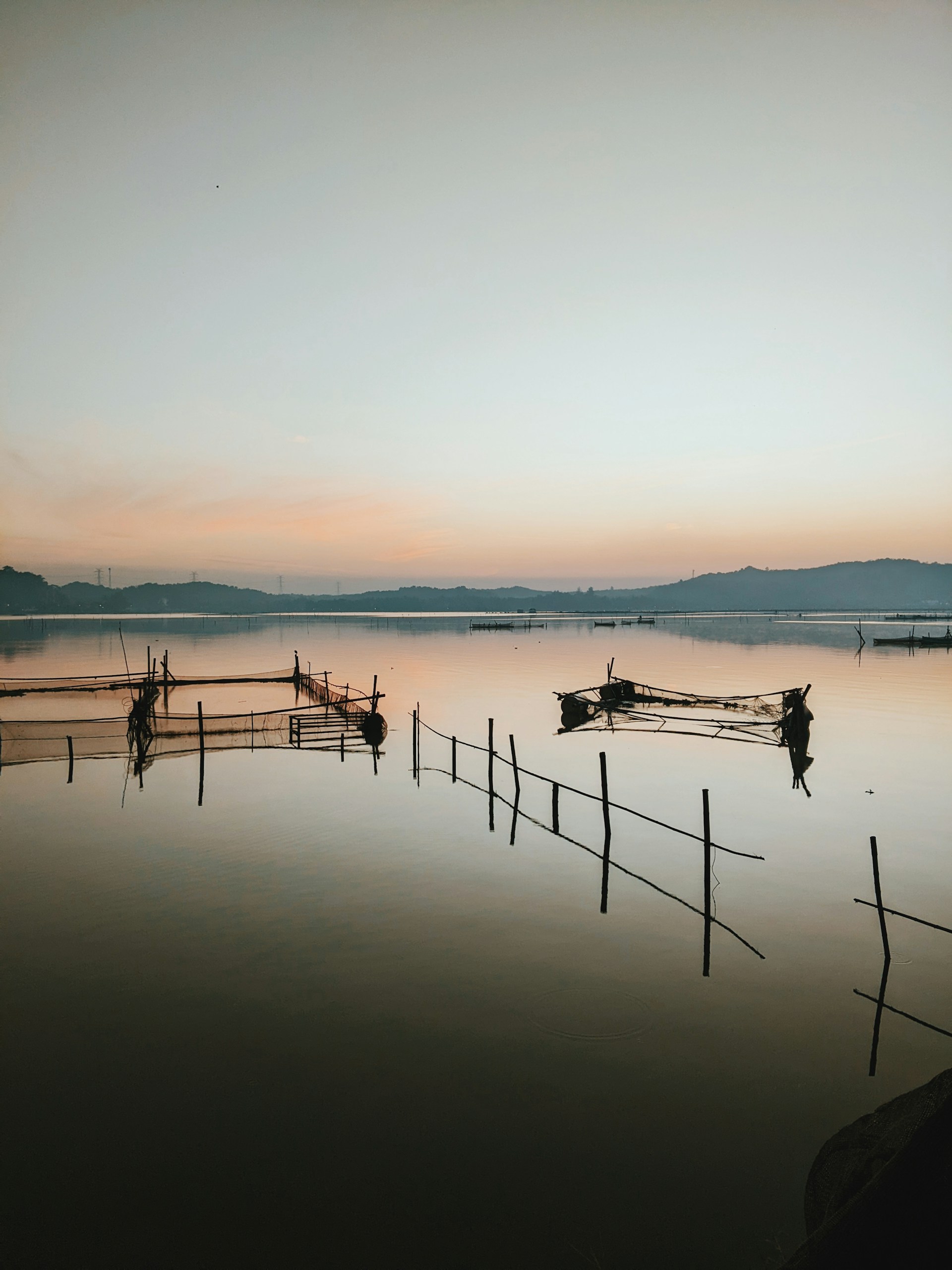 gray computer monitor