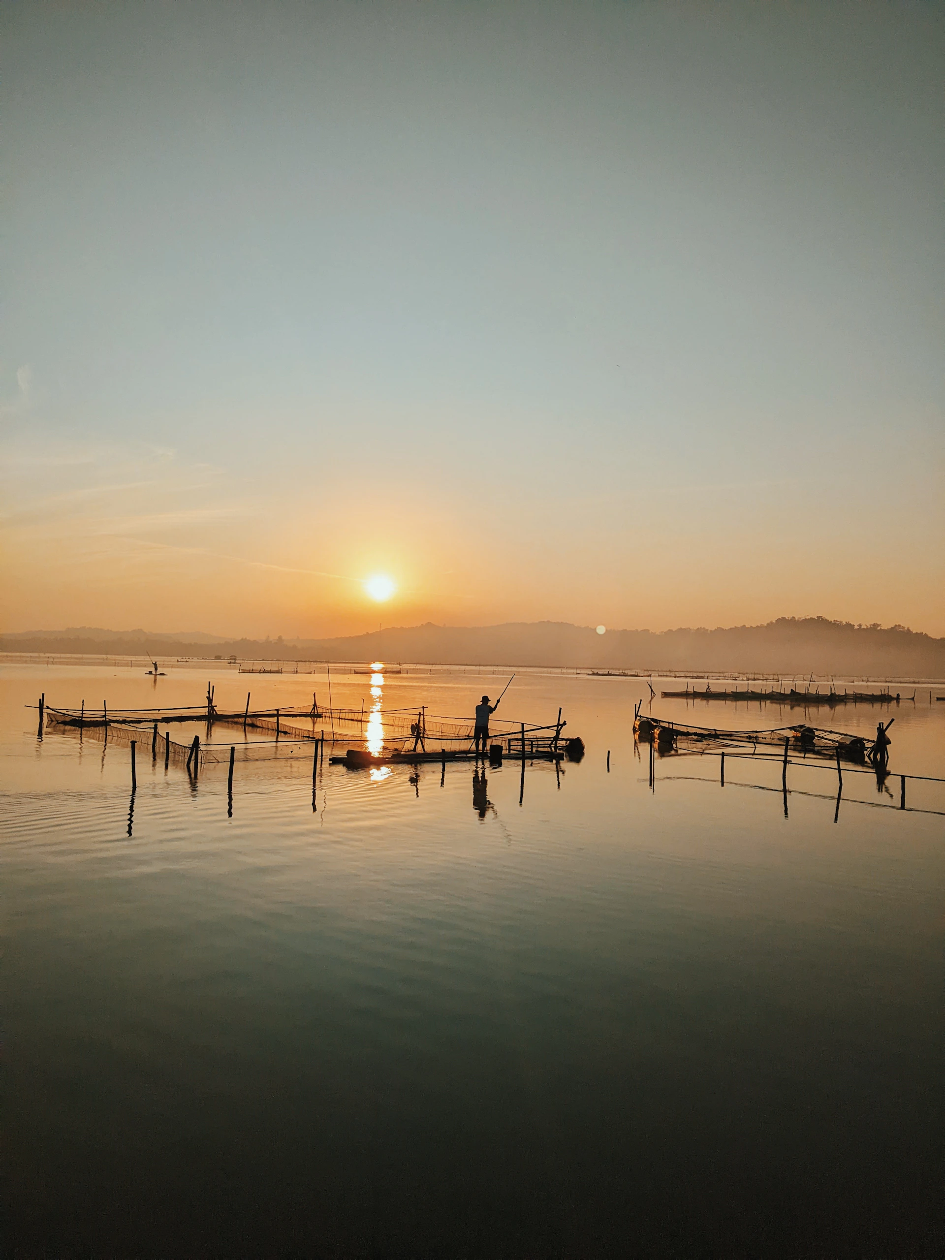 gray computer monitor