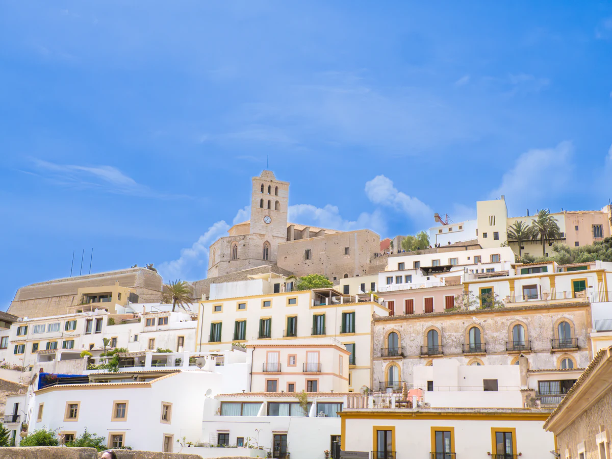 Dalt Vila, la vieille ville fortifiée d'Ibiza sur sa colline