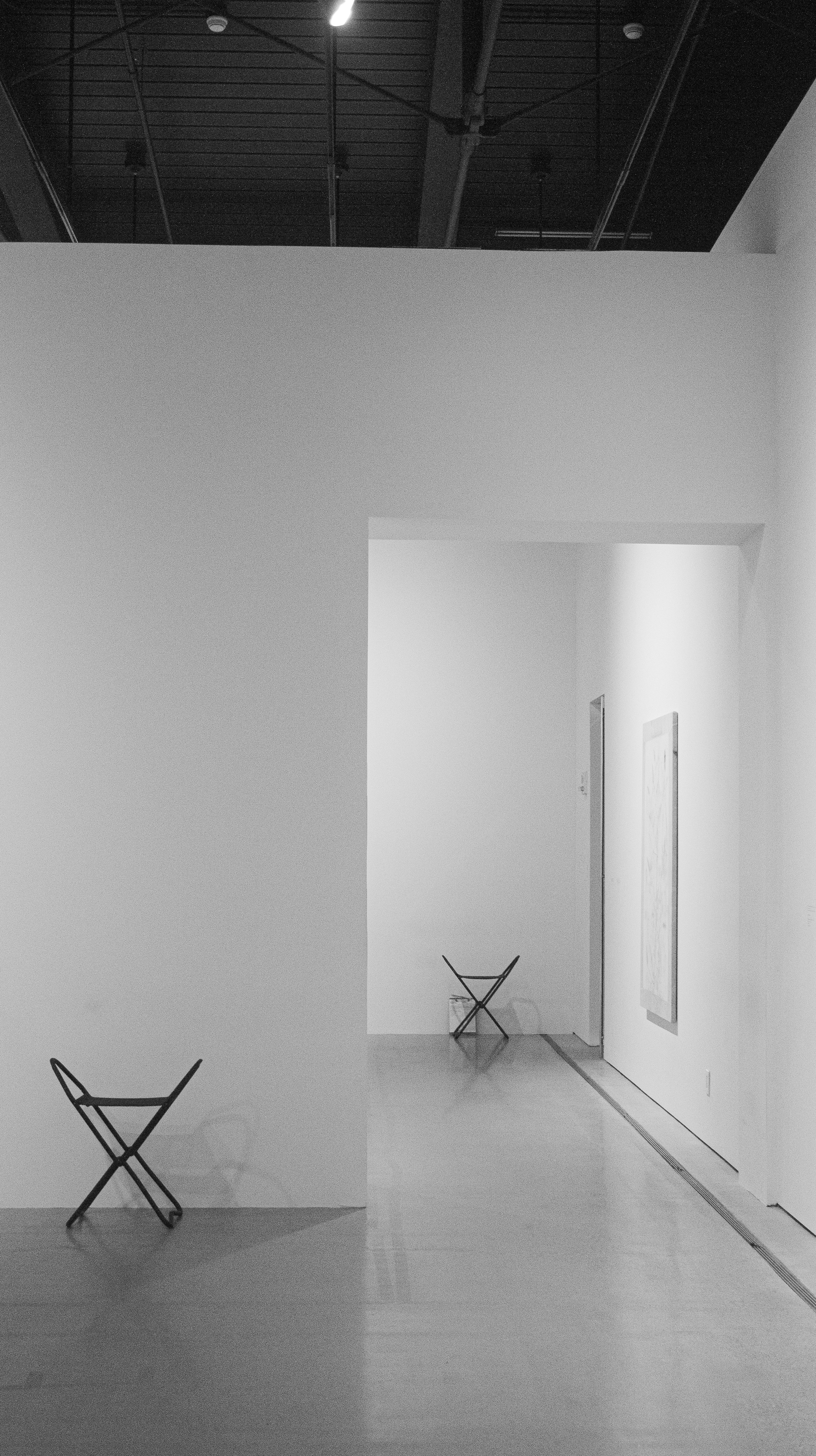 Espace bohème minimaliste avec éléments modernes