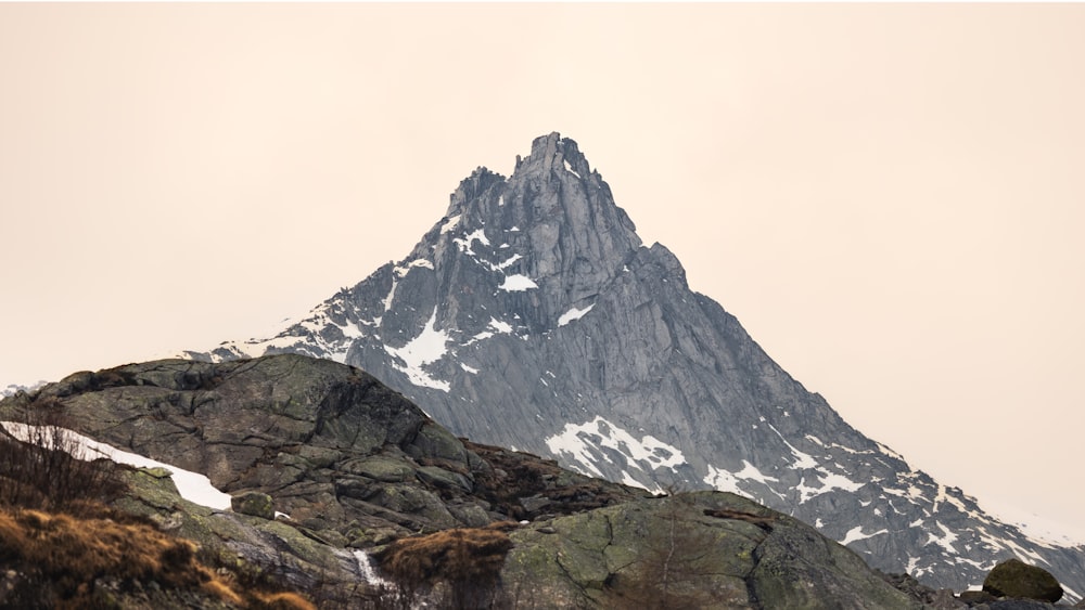 a very tall mountain with some snow on it