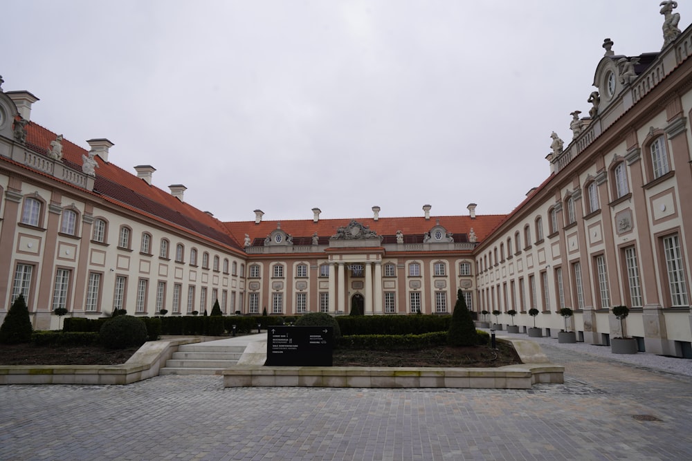 a large building with a lot of windows in it