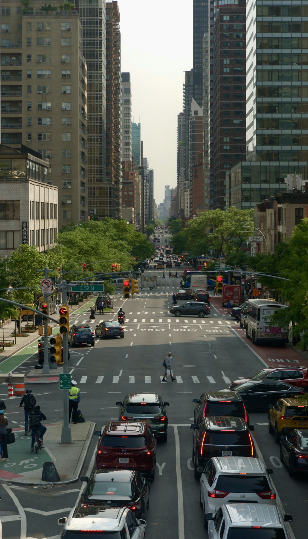 a city street filled with lots of traffic