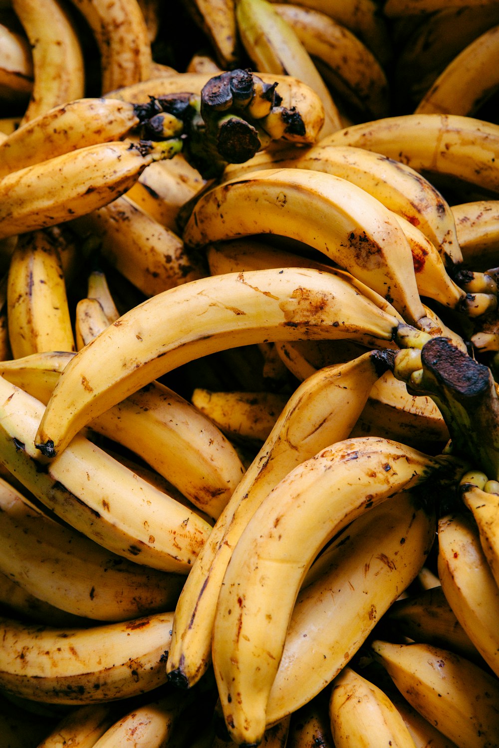 a bunch of ripe bananas sitting on top of each other