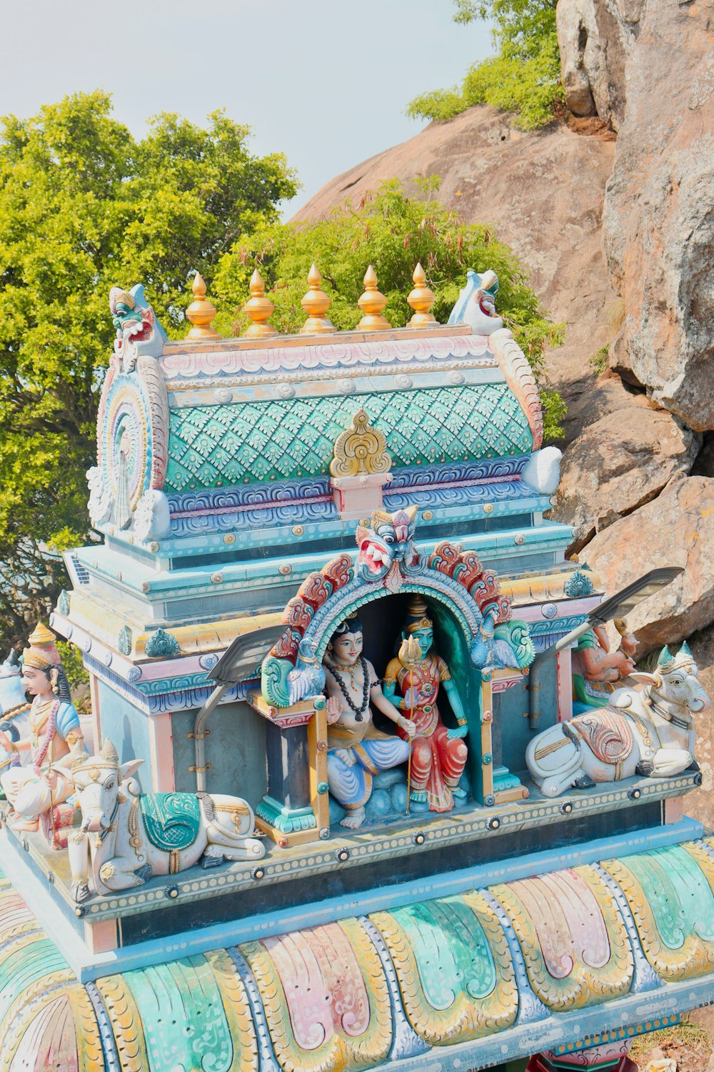 a statue of a man and woman in a shrine