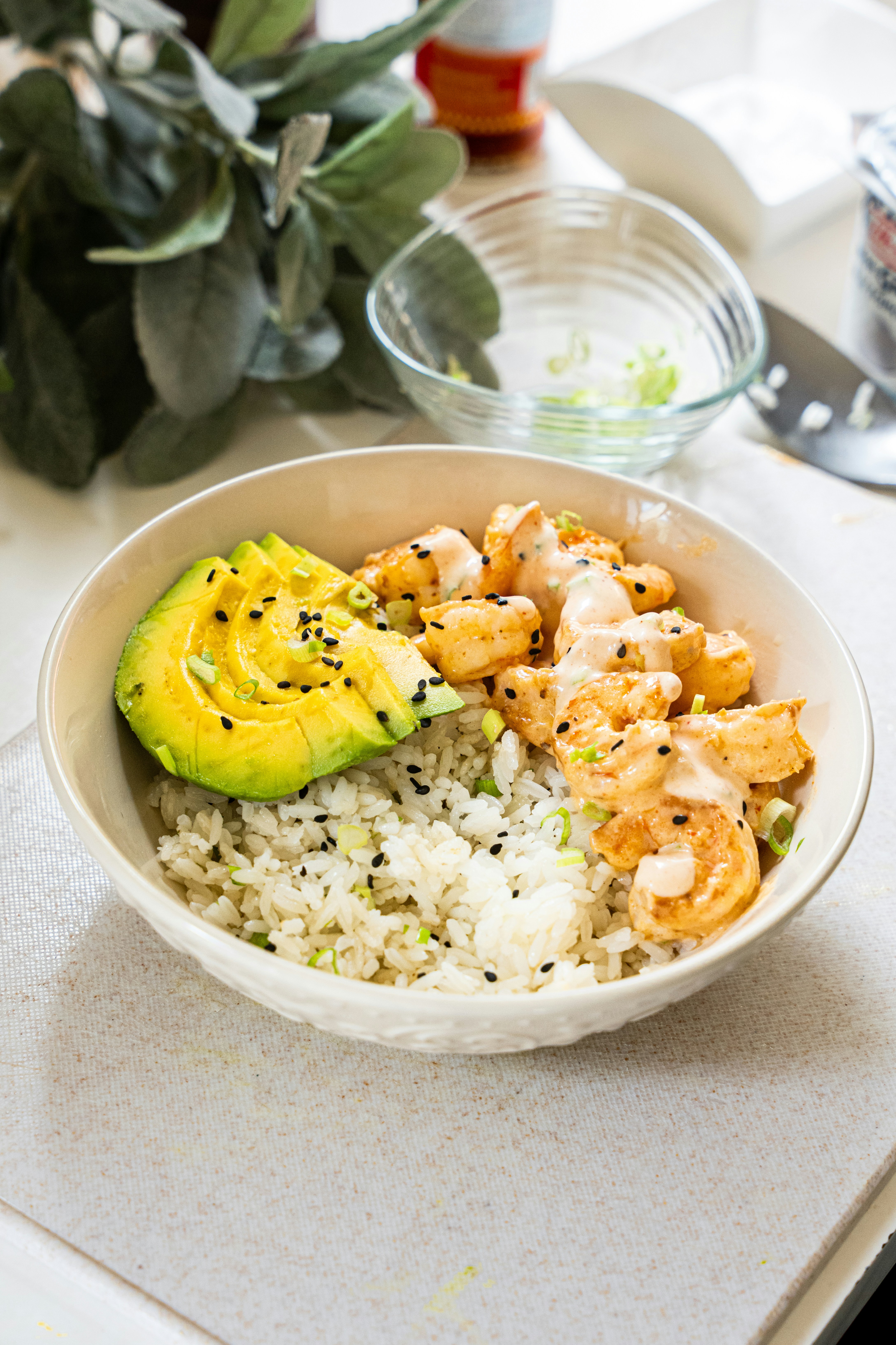 A bowl of rice with shrimp and avocado photo – Free Food Image on Unsplash