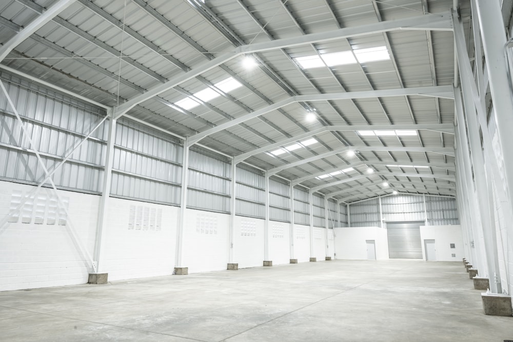 an empty warehouse with no people in it