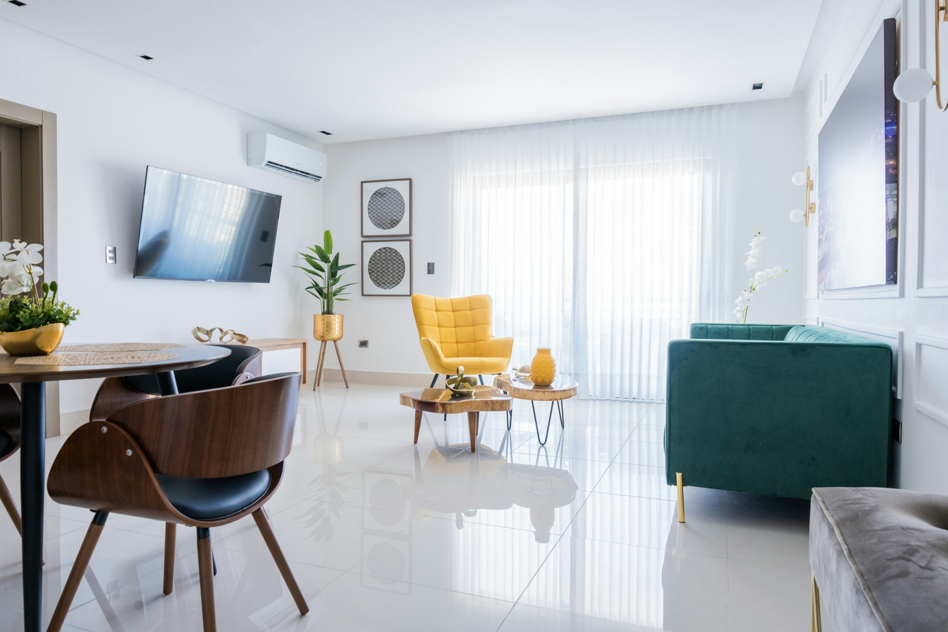 black and white bed linen