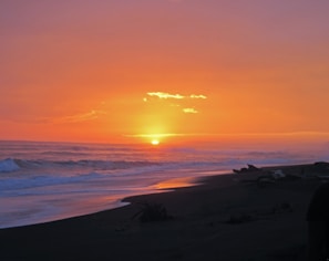 A beautiful sunset over the ocean.
