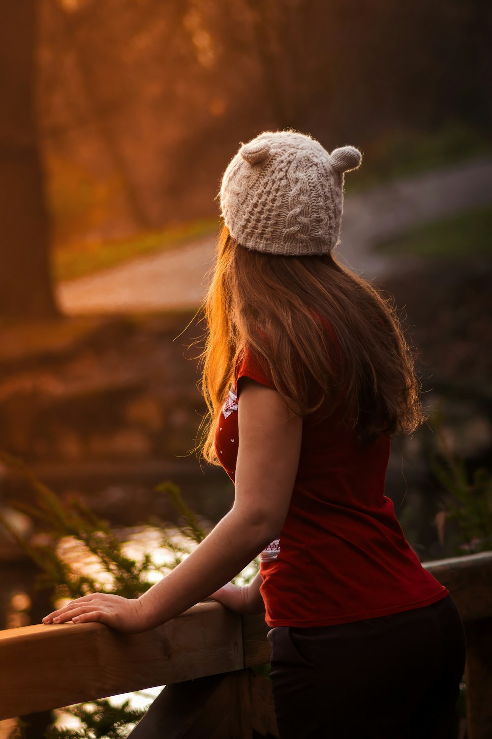 a woman wearing a white [UNK]ted bear [UNK]