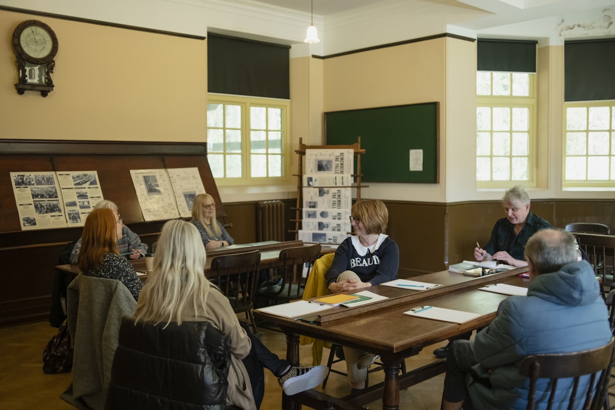 Inwoners werken samen tijdens een workshop over de burgerbegroting