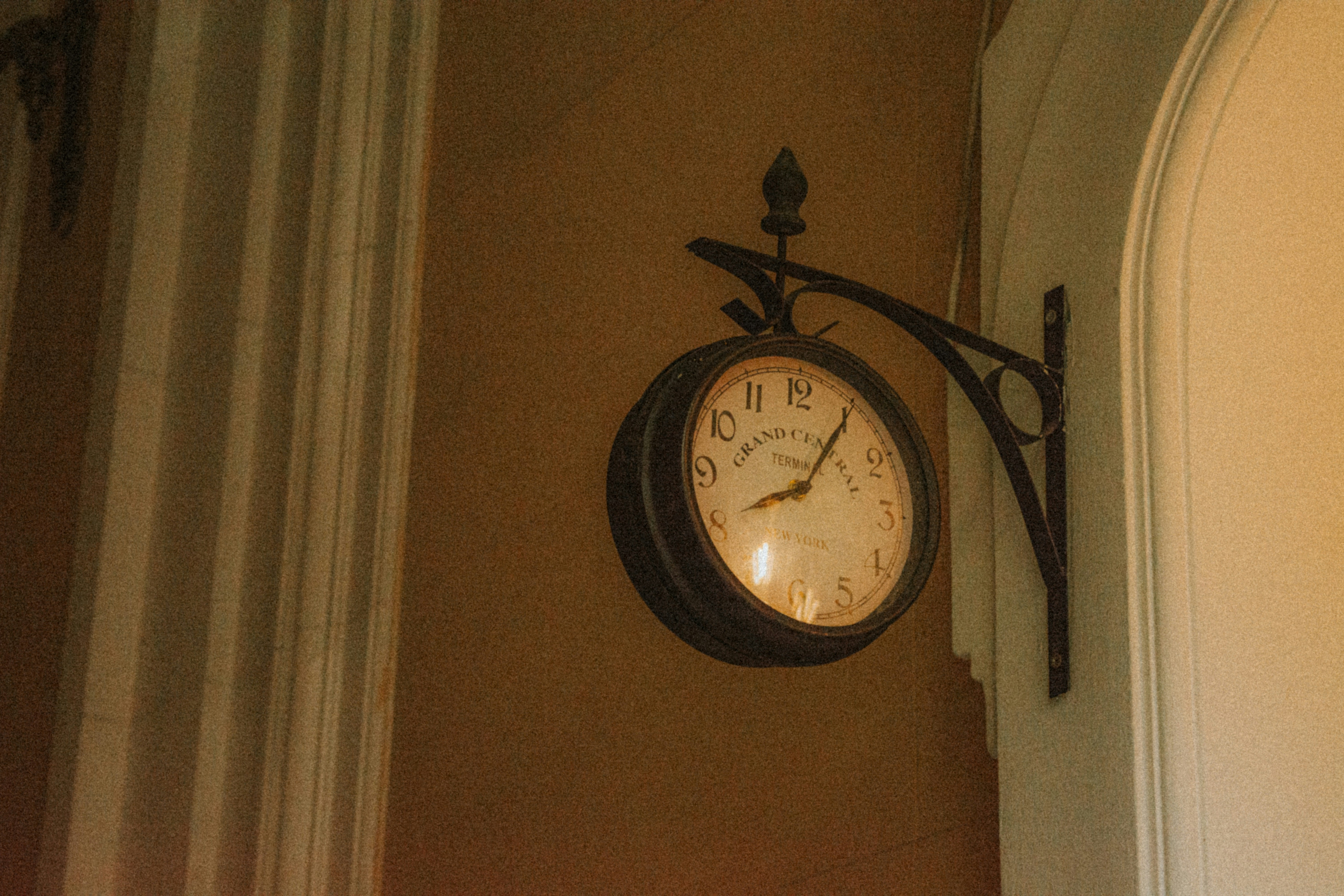 Ejemplo de especificaciones de un reloj analógico