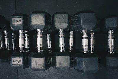 a row of dumbs sitting next to each other