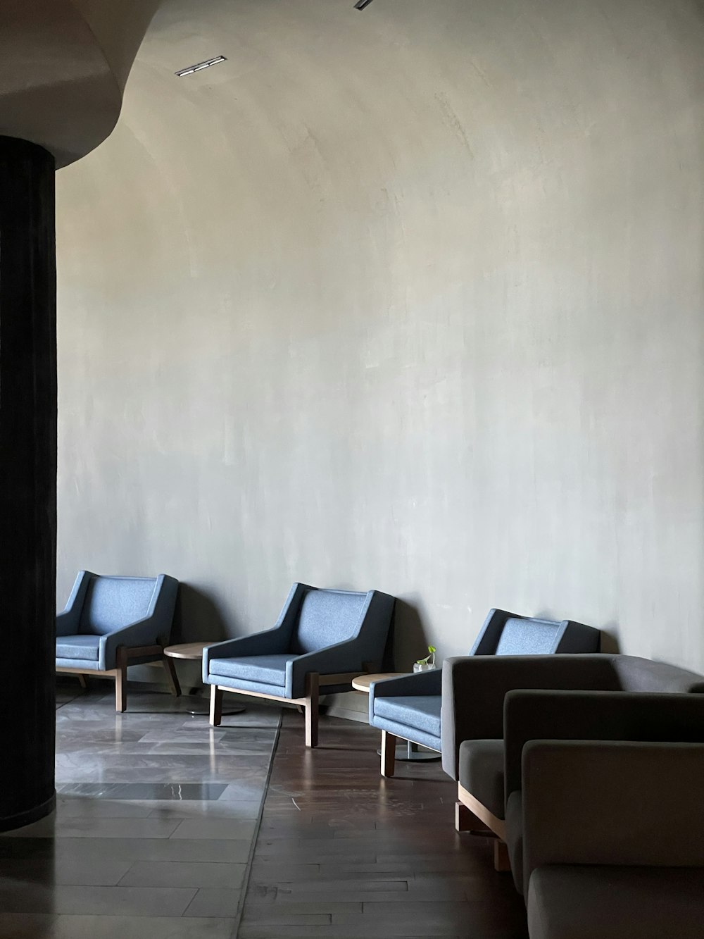 a row of chairs sitting next to a wall