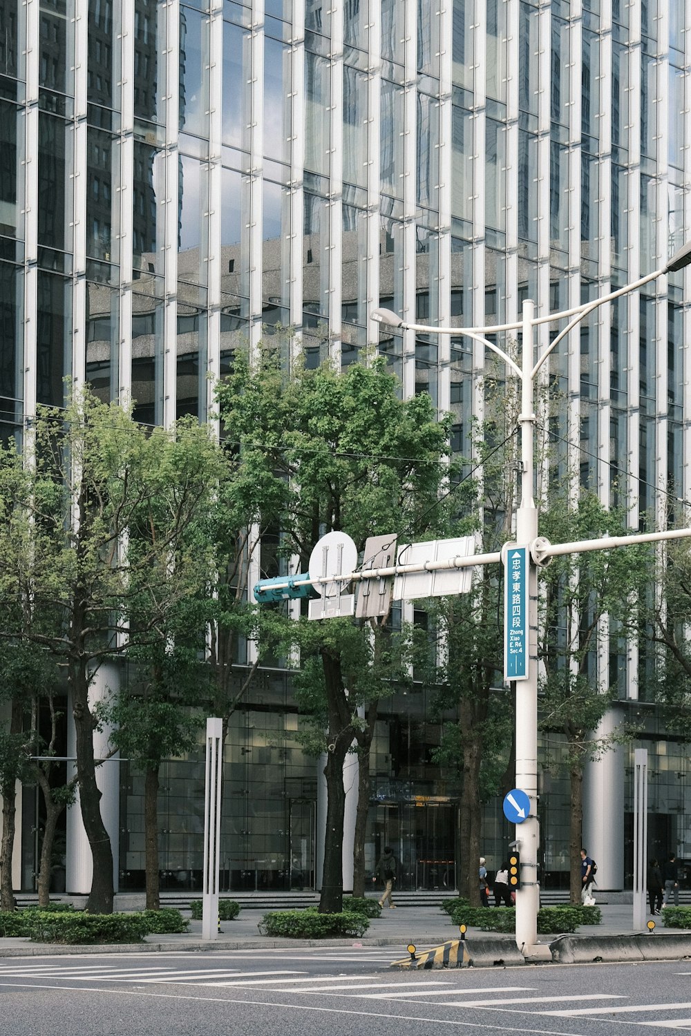 a street light on a pole in front of a tall building