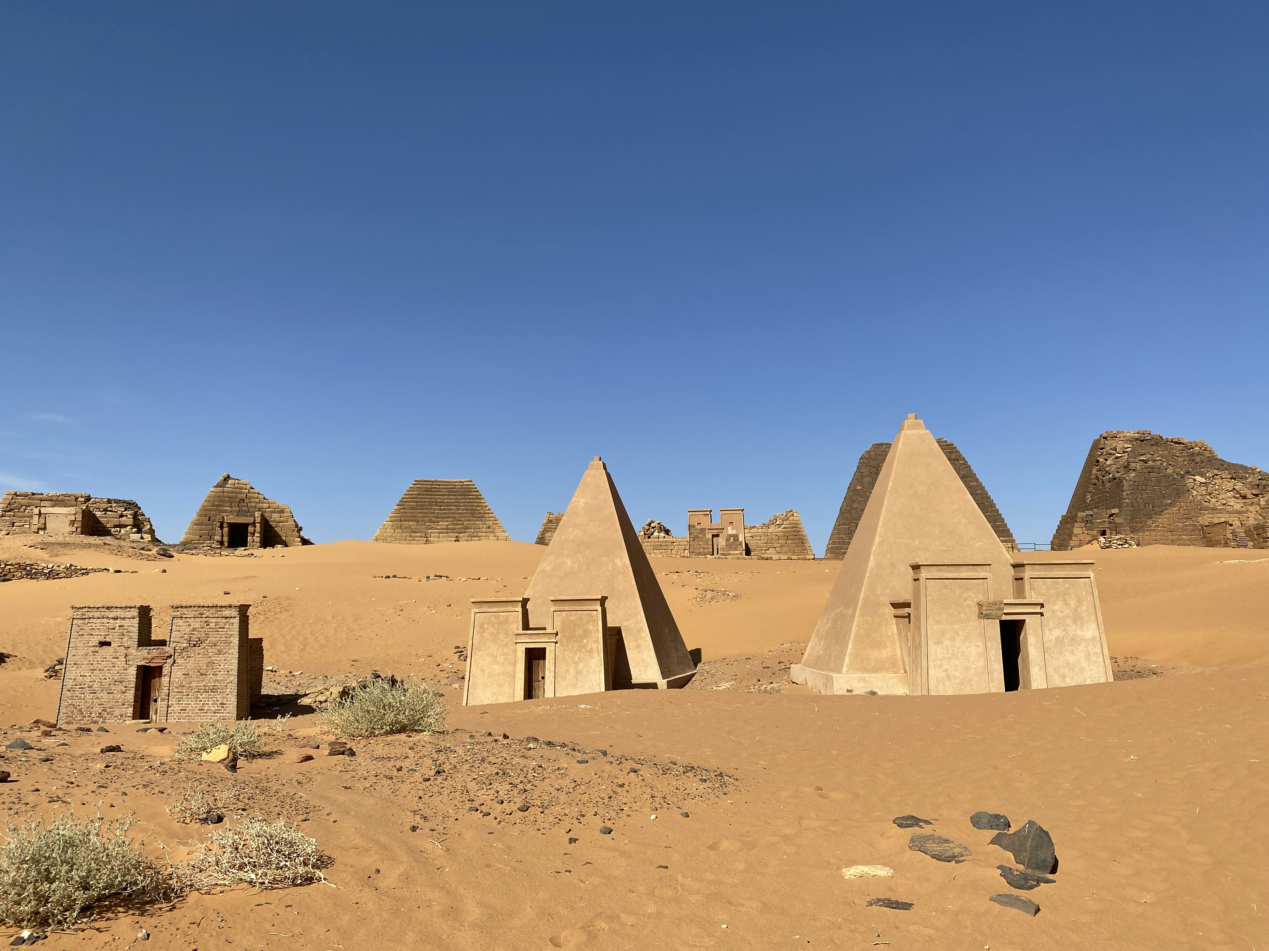 a group of pyramids sitting in the middle of a desert