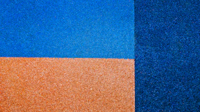 The bottom 8 cm rectangle spanning the full width of the three columns, highlighted in warm tones.